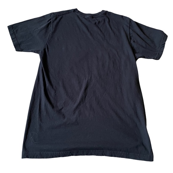 Harry Potter Deathly Hallows Gryffindor Graphic T-Shirt Size Medium - Picture 2 of 5